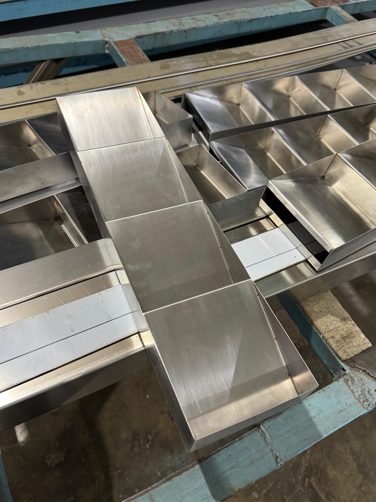 Aluminium bordes / checker plate untuk lantai & tangga industri